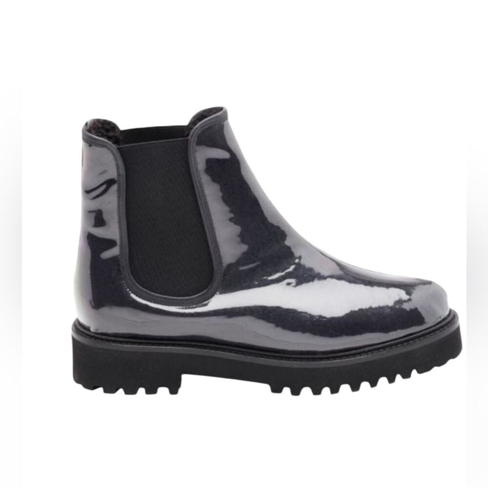 <<Andre Assous Women’s Peggy Vinyl Chelsea Boots Black Sz 9
